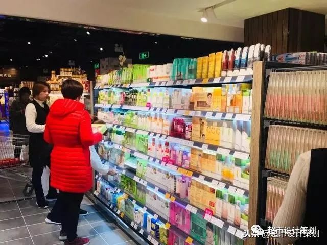 胖东来黄金价格最新更新，小巷里的宝藏小店闪耀金光