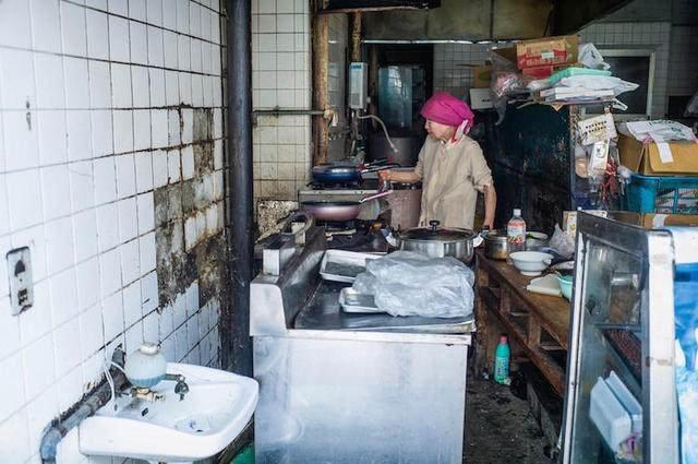 最新延迟退休表与小巷深处的特色小店探访记