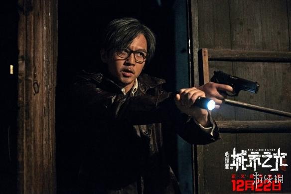 史泰龙成龙最新电影，友情之光，家的温馨与力量的碰撞
