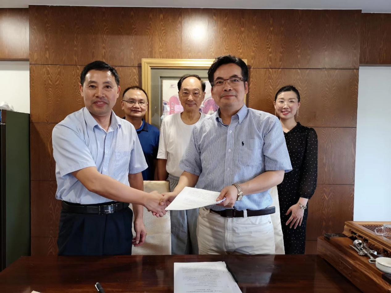 科技前沿最新英语新闻报道，全新高科技产品引领未来，重塑生活体验的魅力